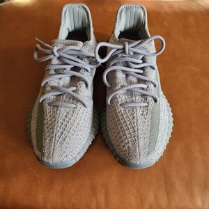 AUTHENTIC Adidas Yeezy 350 V2 Steel Gray Size 6.5M / 7.5W  BNWT